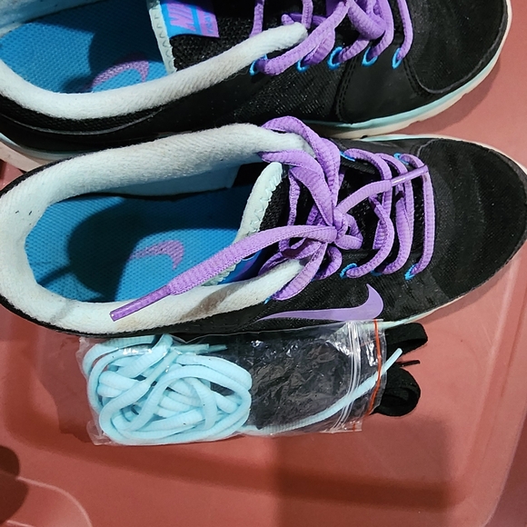 NIKE WOMEN'S SHOES - Picture 2 of 5